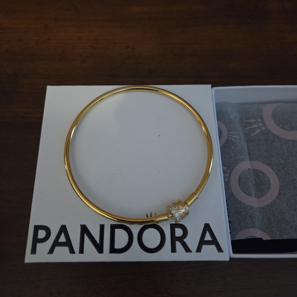 BRAND NEW Pandora Sparkling Barrel Clasp Bangle 8.3"